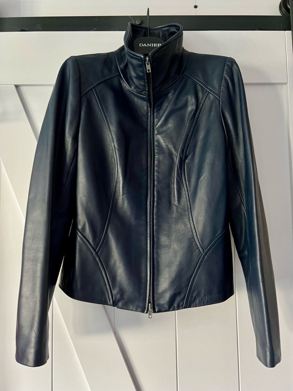 Danier Slim Fit Navy Blue Italian Leather Women's Jacket, size small